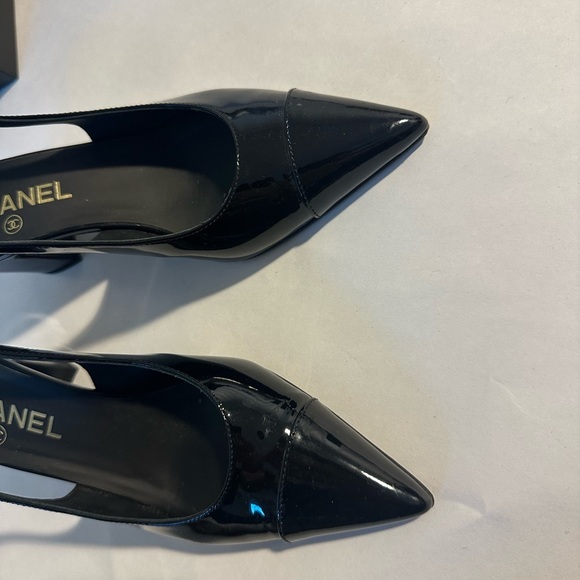 CHANEL SLINGBACK PATENT LEATHER SANDAL - Picture 2 of 7